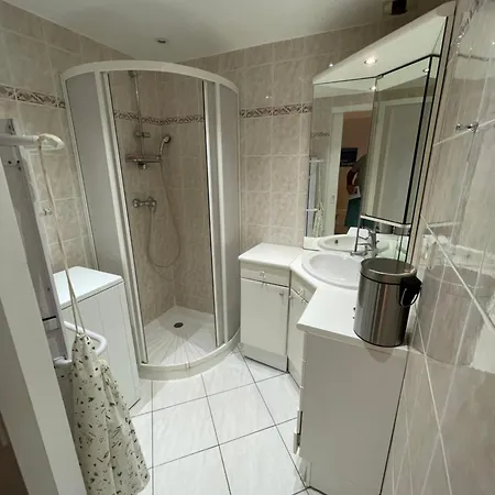 Vue Epoustouflante Sur & La 2 Pieces, Piscine Confort 4 Etoiles, Tres Calme, Terrasse Spacieuse Sans Vis A Vis, Parking Prive Standing Apartment