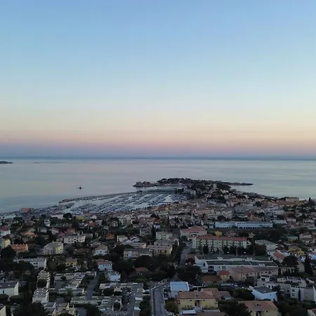Vue Epoustouflante Sur & La 2 Pieces, Piscine Confort 4 Etoiles, Tres Calme, Terrasse Spacieuse Sans Vis A Vis, Parking Prive Standing Apartment Bandol