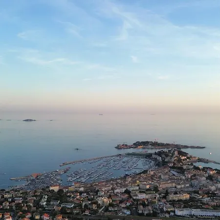 Διαμέρισμα Vue Epoustouflante Sur & La 2 Pieces, Piscine Confort 4 Etoiles, Tres Calme, Terrasse Spacieuse Sans Vis A Vis, Parking Prive Standing Bandol