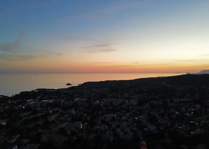 Vue Epoustouflante Sur & La 2 Pieces, Piscine Confort 4 Etoiles, Tres Calme, Terrasse Spacieuse Sans Vis A Vis, Parking Prive Standing Apartament *