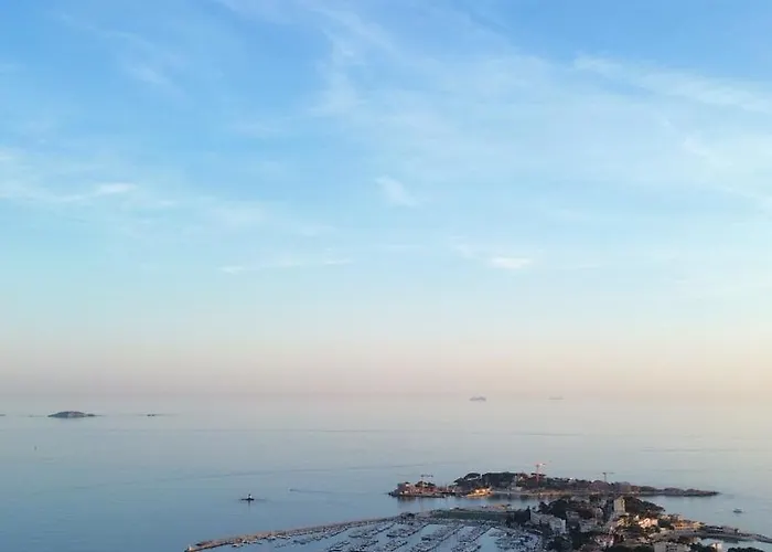 Vue Epoustouflante Sur & La 2 Pieces, Piscine Confort 4 Etoiles, Tres Calme, Terrasse Spacieuse Sans Vis A Vis, Parking Prive Standing Bandol