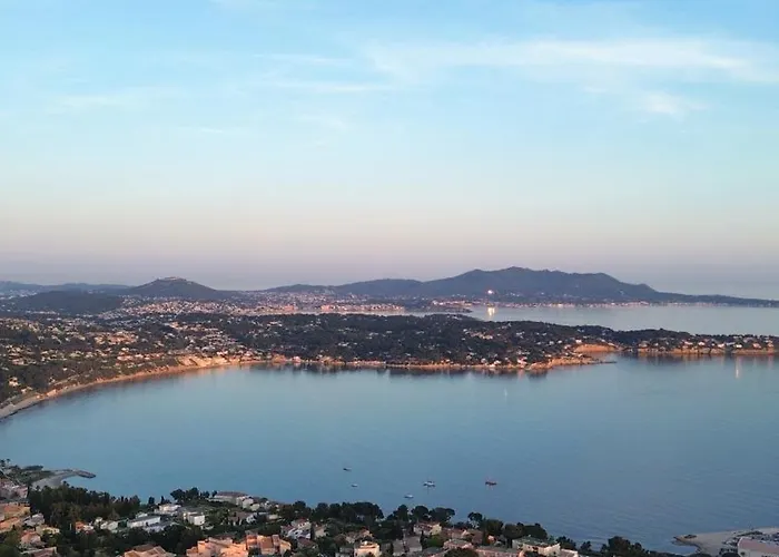 Vue Epoustouflante Sur & La 2 Pieces, Piscine Confort 4 Etoiles, Tres Calme, Terrasse Spacieuse Sans Vis A Vis, Parking Prive Standing Apartament Bandol